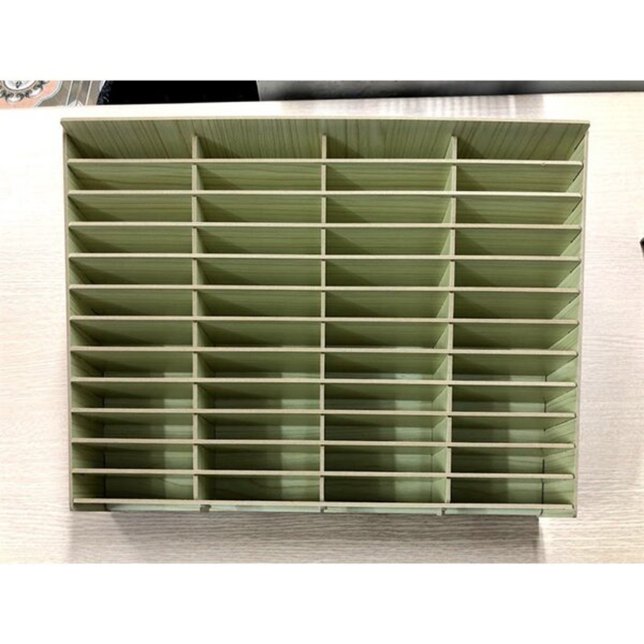 Khay gỗ 48 ngăn với thiết kế nghiêng thông minh, màu gỗ tự nhiên sáng