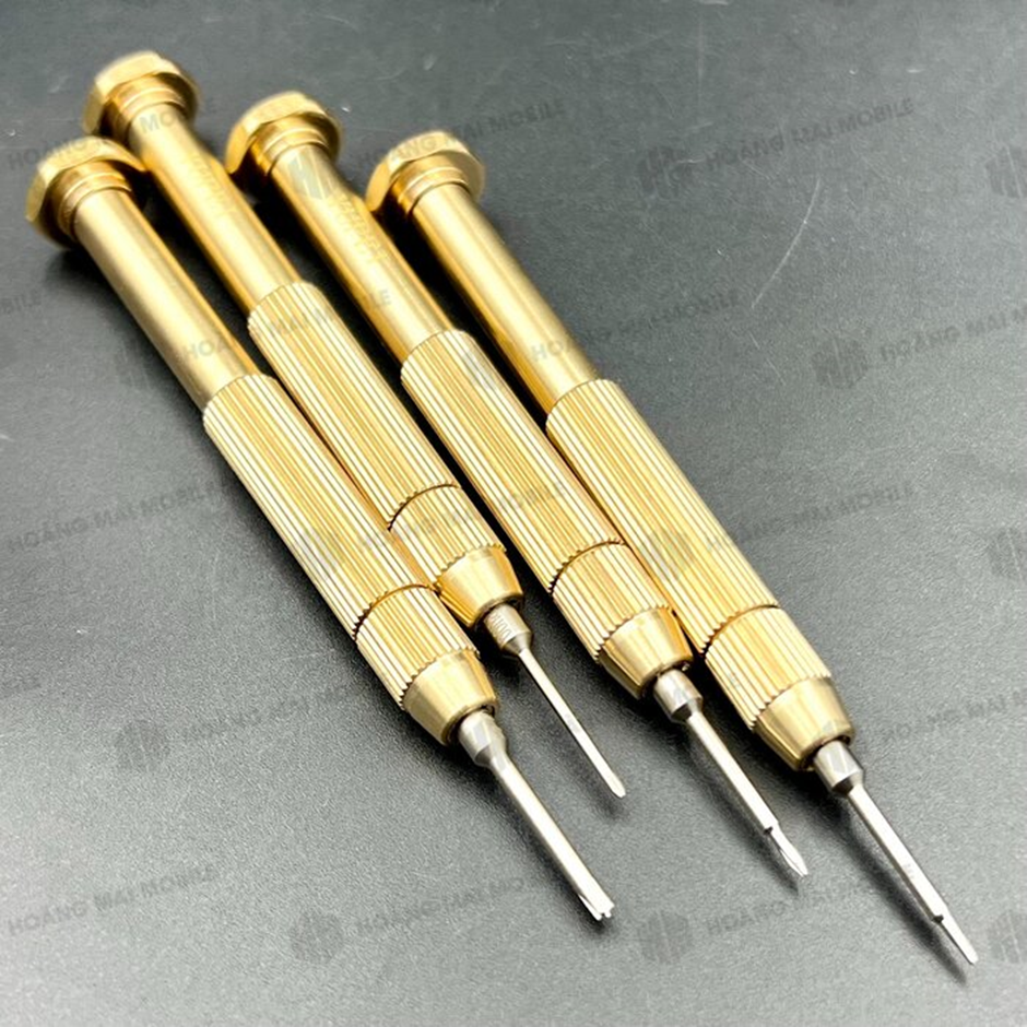 Hình ảnh tổng quan tô vít đồng với thân vàng đồng sang trọng