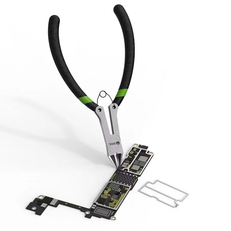 Kìm 2UUL DA83 đang được sử dụng để thay thế linh kiện điện thoại.