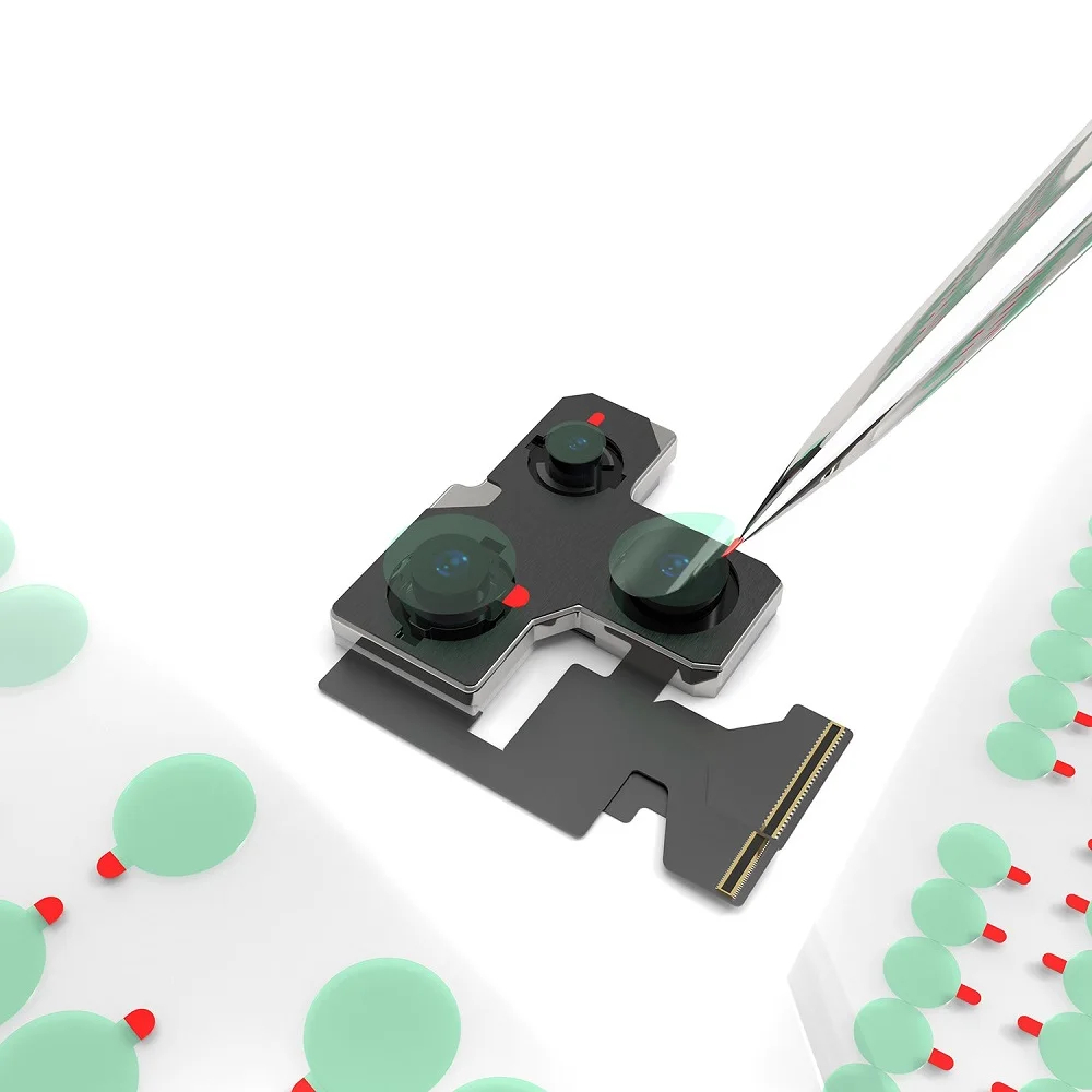 Miếng dán bảo vệ camera 2UUL DA30 đang được dán lên camera của điện thoại để bảo vệ.