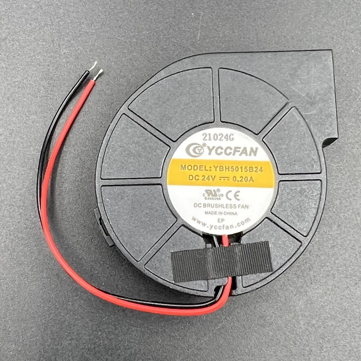 Hình ảnh tổng quan quạt máy khò QUICK, thiết kế nhỏ gọn và bền bỉ.