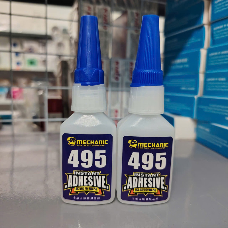 Hình ảnh chai keo 495, lý tưởng cho sửa chữa linh kiện nhỏ.