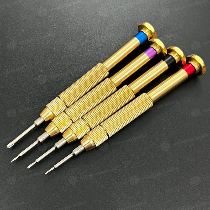 Toàn cảnh tô vít đồng RUIQI với cán màu phân loại rõ ràng