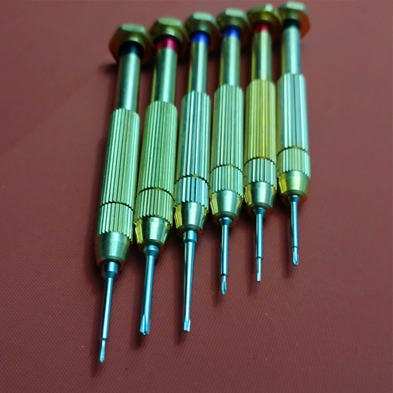 Toàn cảnh tô vít đồng RUIQI với cán màu phân loại rõ ràng